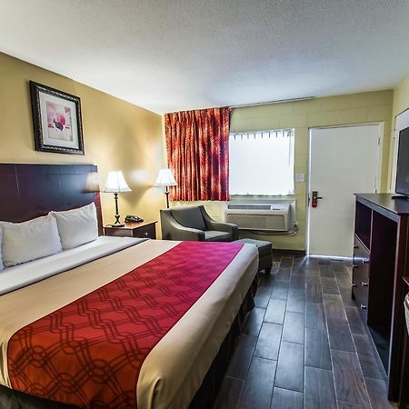 Econo Lodge Cocoa Beach - Near The Port מראה חיצוני תמונה