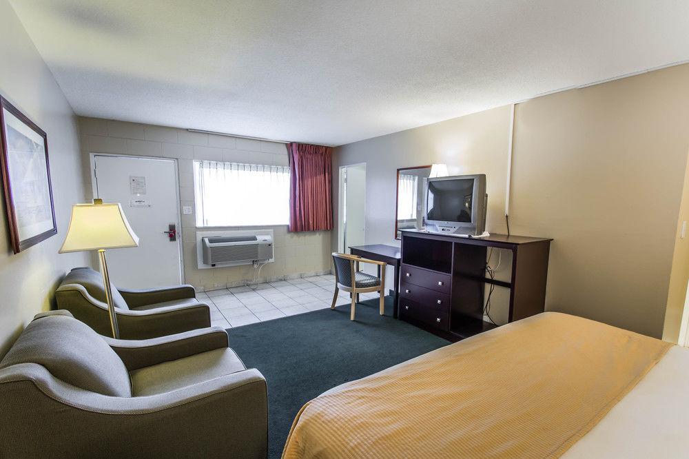 Econo Lodge Cocoa Beach - Near The Port מראה חיצוני תמונה