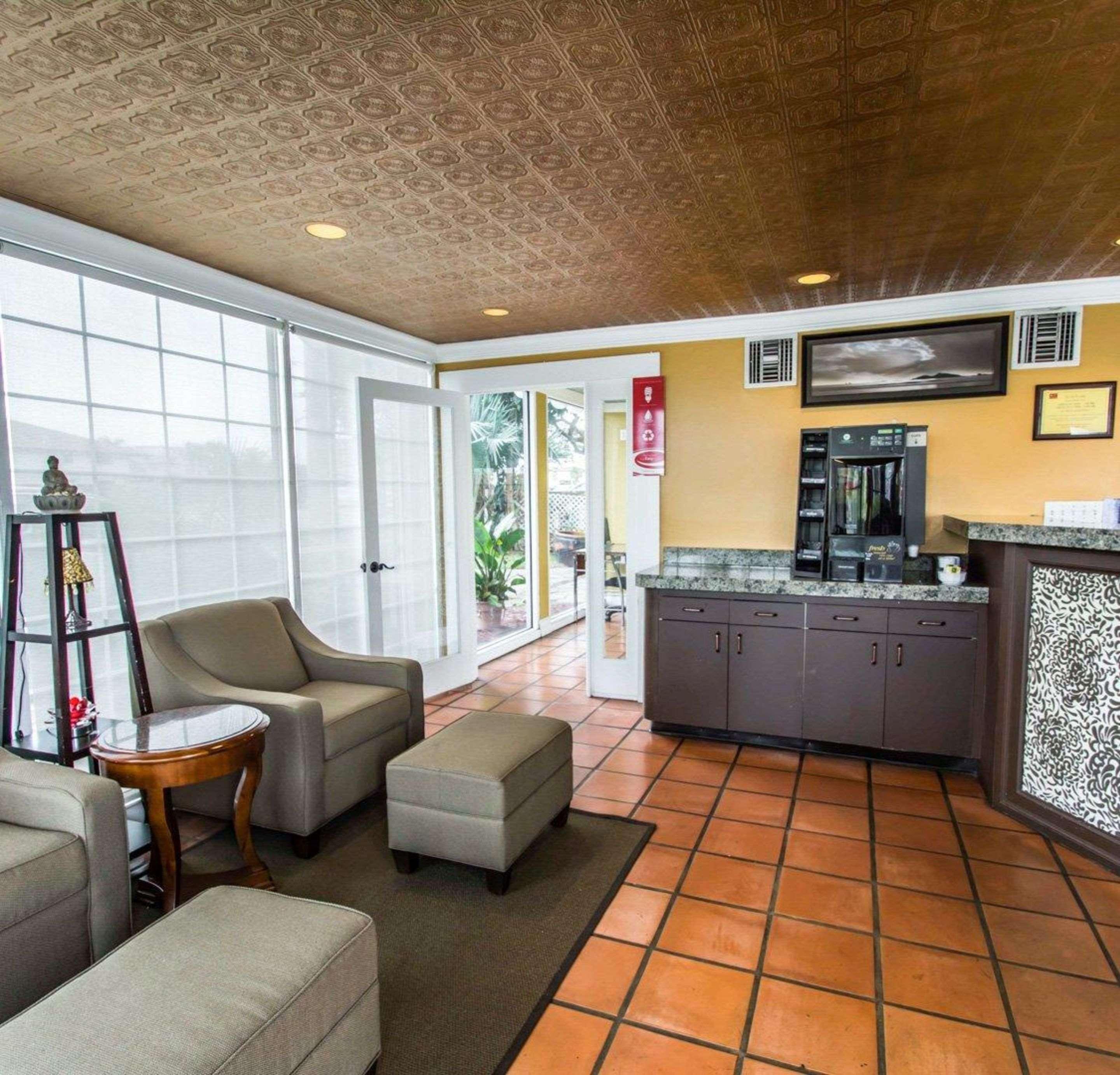 Econo Lodge Cocoa Beach - Near The Port מראה חיצוני תמונה