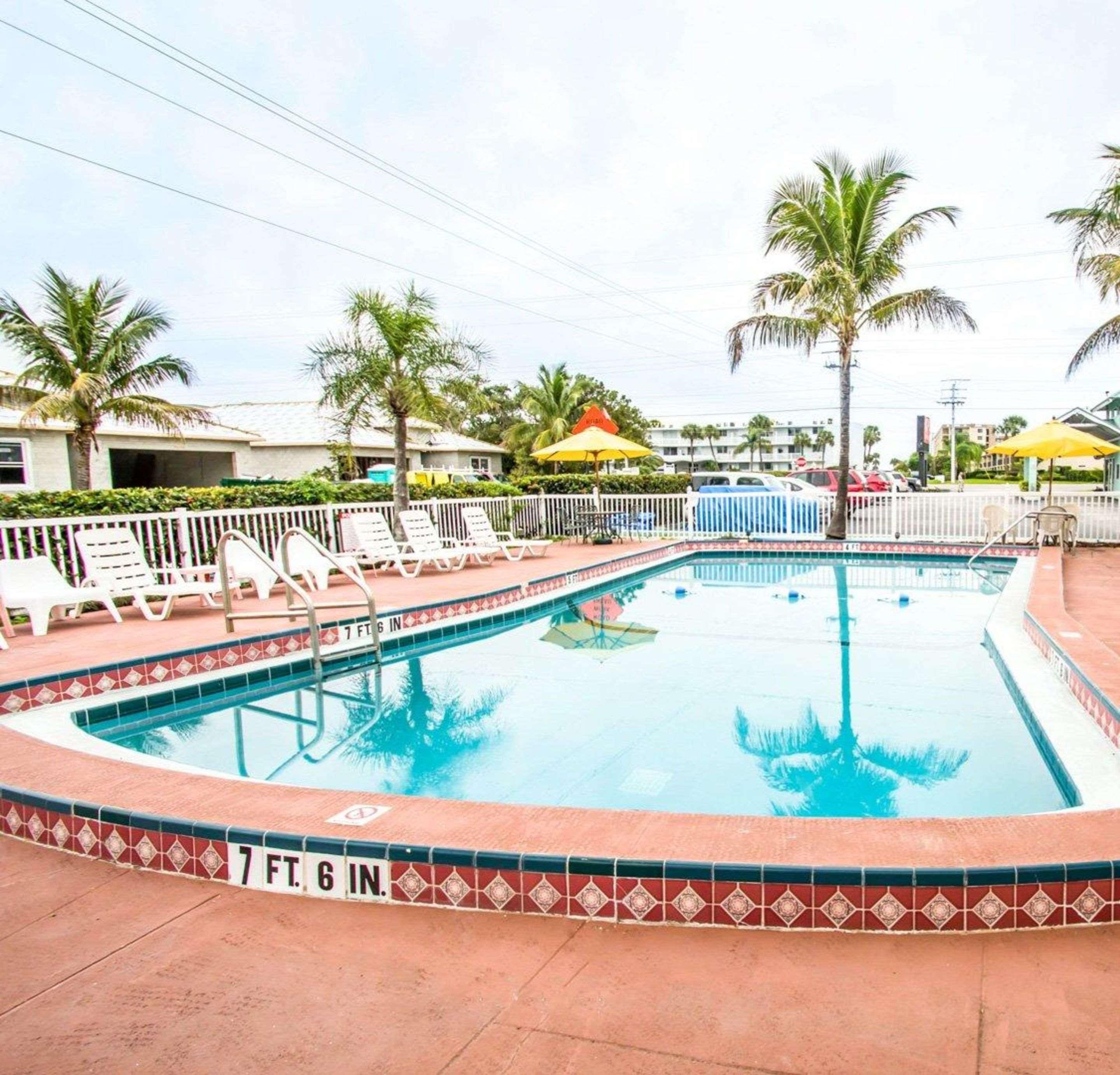 Econo Lodge Cocoa Beach - Near The Port מראה חיצוני תמונה