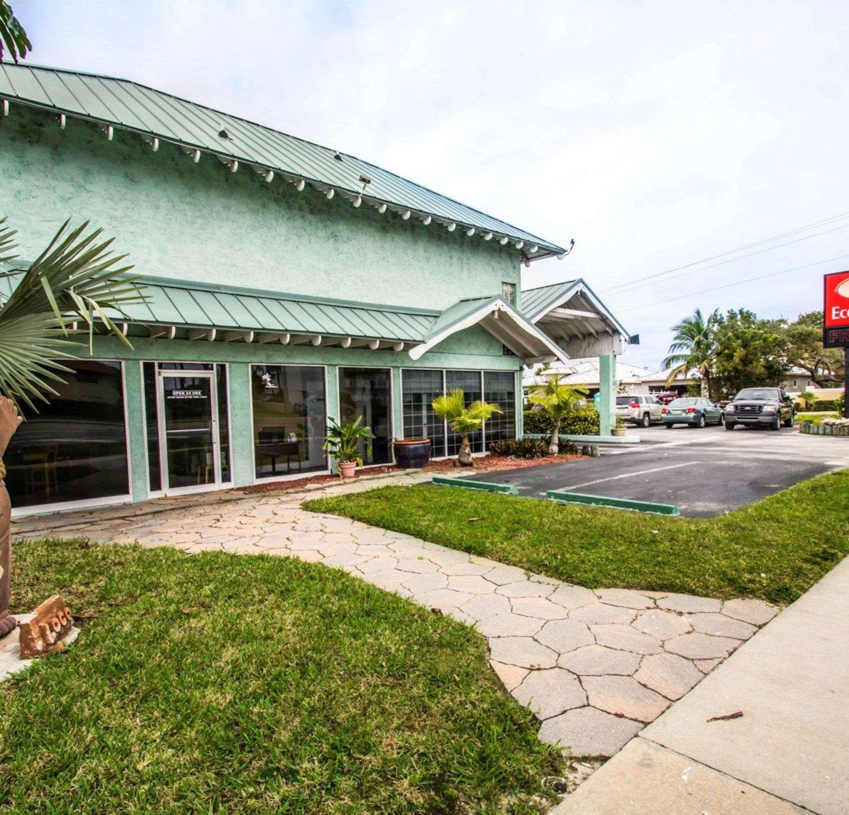 Econo Lodge Cocoa Beach - Near The Port מראה חיצוני תמונה