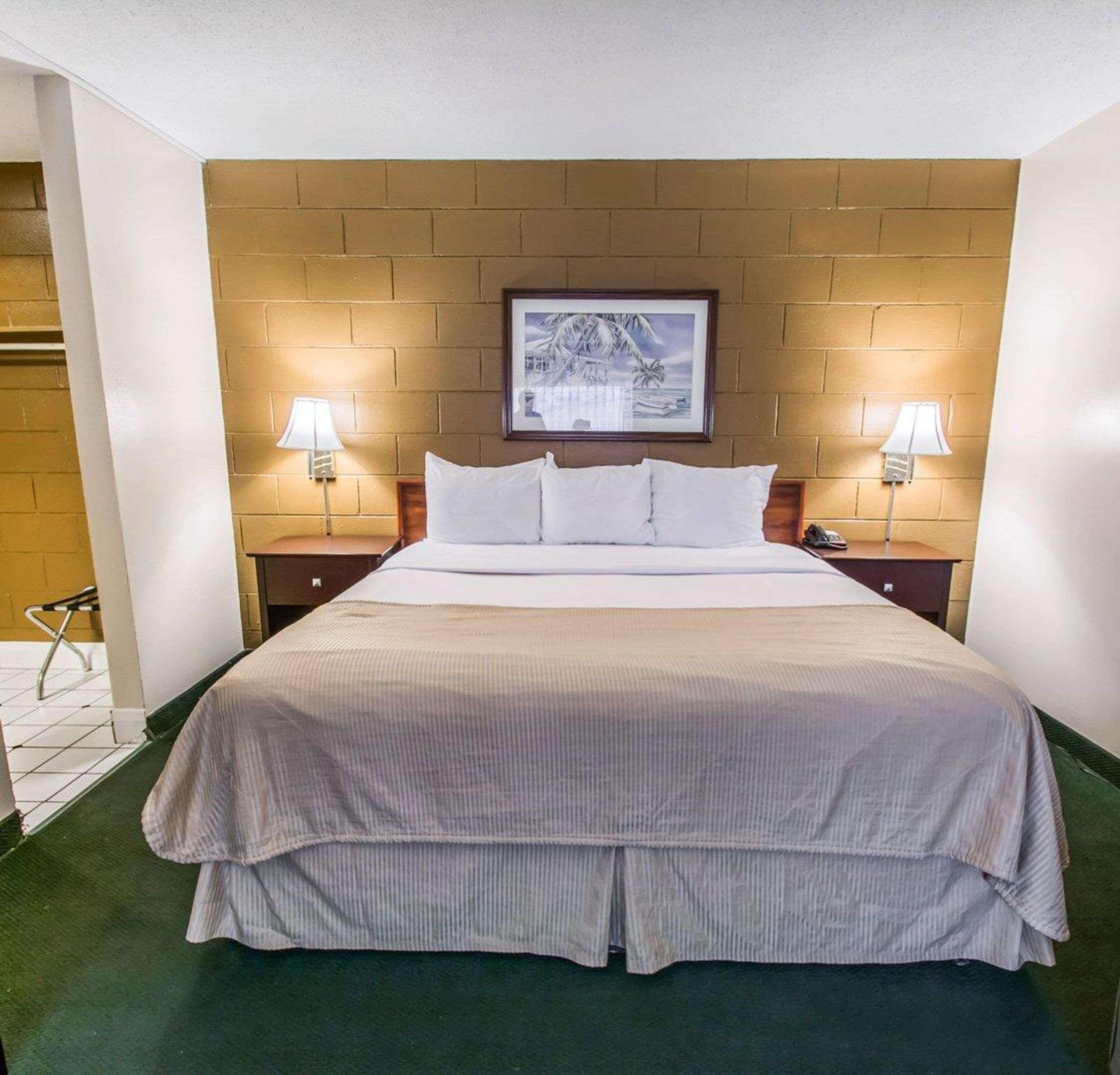 Econo Lodge Cocoa Beach - Near The Port מראה חיצוני תמונה