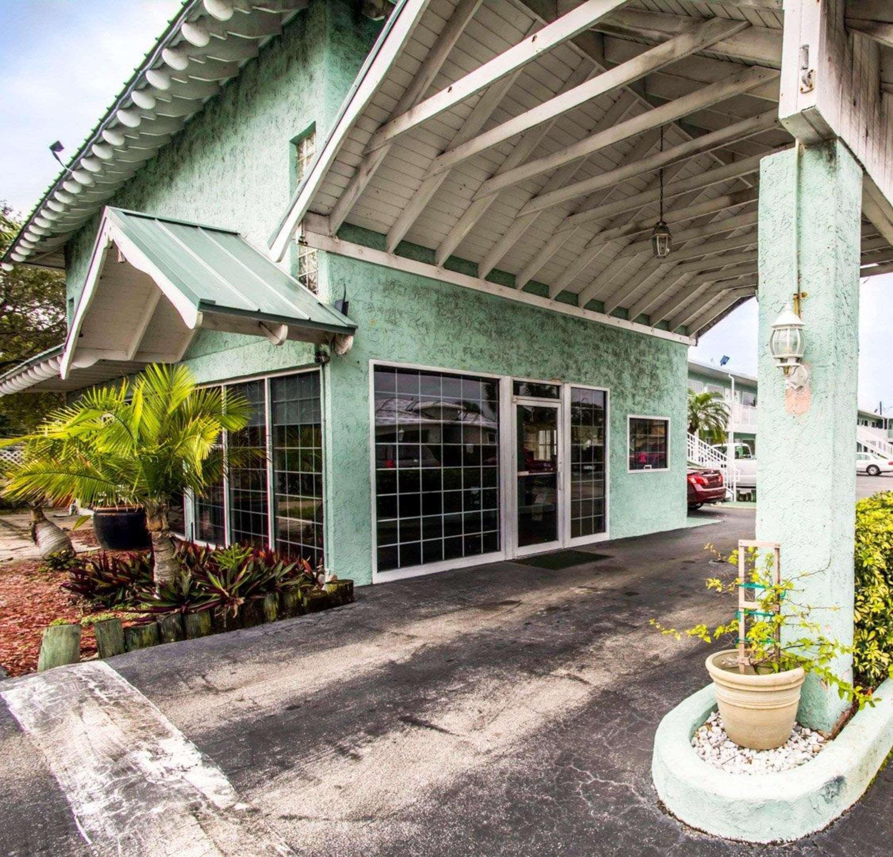 Econo Lodge Cocoa Beach - Near The Port מראה חיצוני תמונה