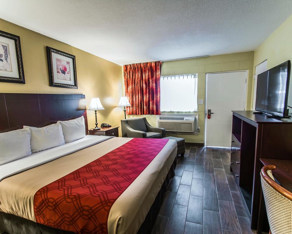 Econo Lodge Cocoa Beach - Near The Port מראה חיצוני תמונה