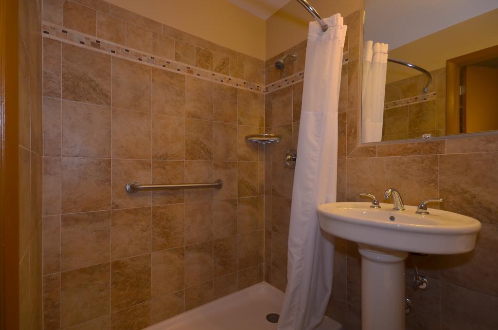 Econo Lodge Cocoa Beach - Near The Port מראה חיצוני תמונה