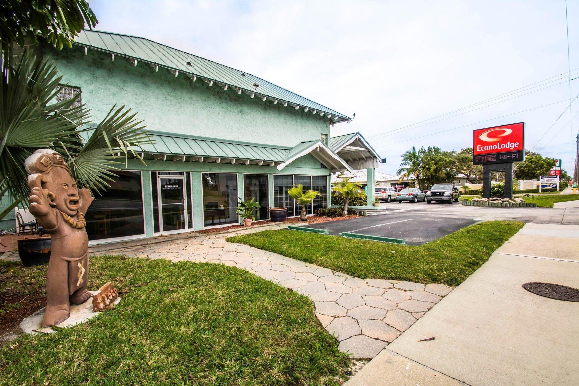 Econo Lodge Cocoa Beach - Near The Port מראה חיצוני תמונה