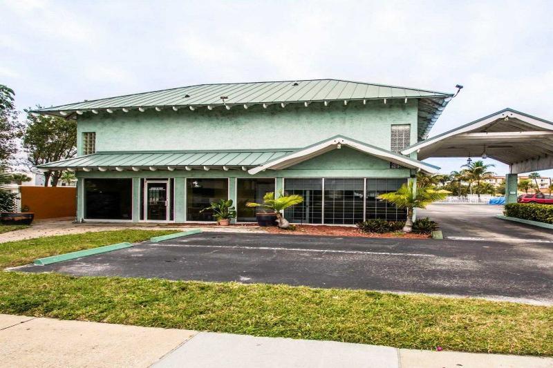 Econo Lodge Cocoa Beach - Near The Port מראה חיצוני תמונה