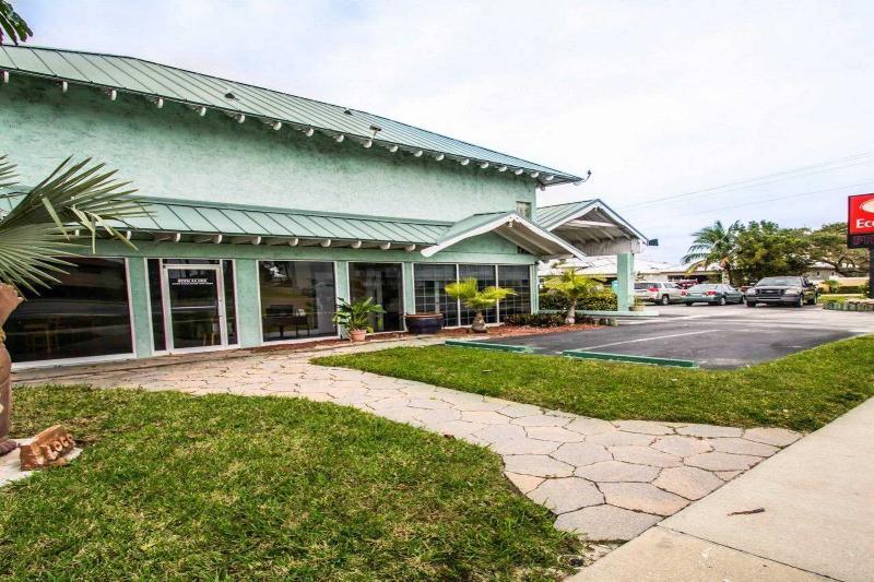 Econo Lodge Cocoa Beach - Near The Port מראה חיצוני תמונה
